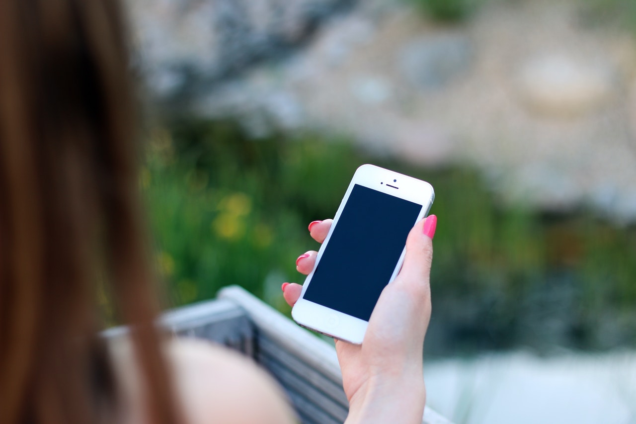 Cobrança indevida em plano de telefone celular: saiba o que fazer!